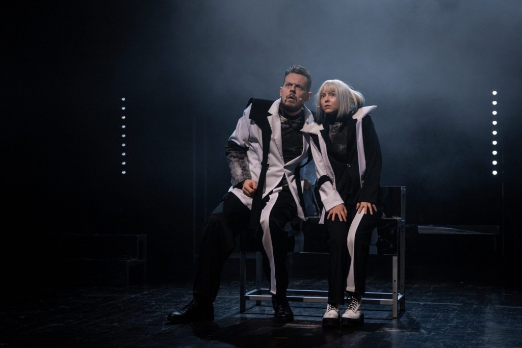 CIECHOWSKI-W-LUSTRZE-11-scaled