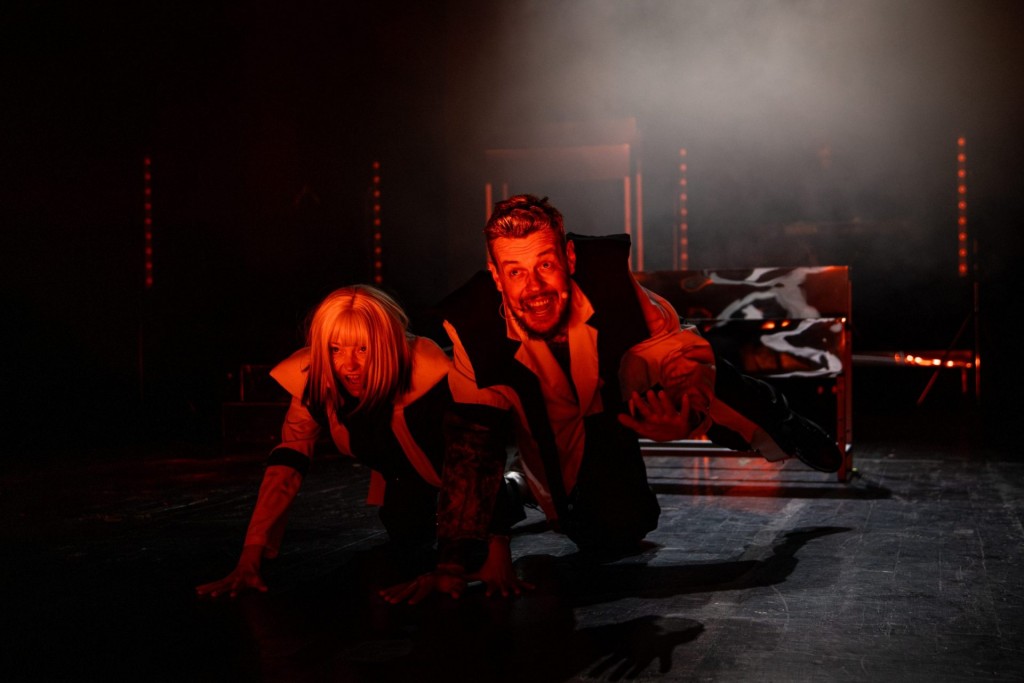 CIECHOWSKI-W-LUSTRZE-33-scaled